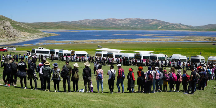 Vanlı Doğaseverlerden Keşiş Gölüne çıkartma