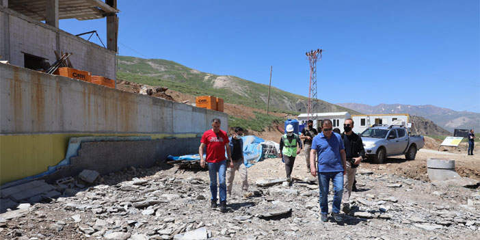 Vali İdris Akbıyık, kayak merkezinde incelemelerde bulundu