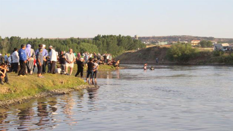 Dicle Nehri’ne giren genç boğuldu