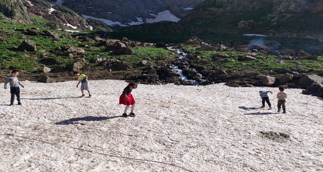 Mayıs ayında doyasıya kartopu keyfi