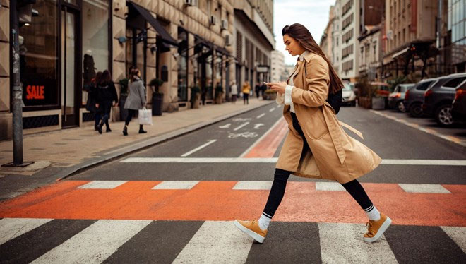 Yayalara cep telefonu yasağı