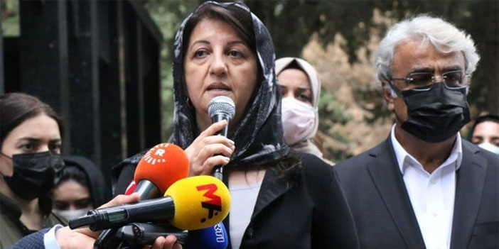 Buldan, Karay ve Yıldırım karanfillerle anıldı