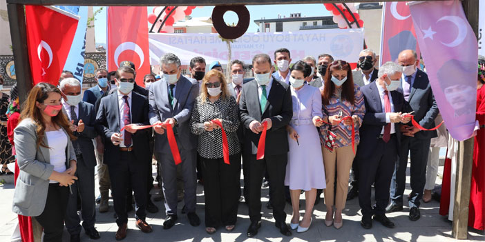 Hakkari Halk Eğitim Merkezinden yıl sonu sergisi