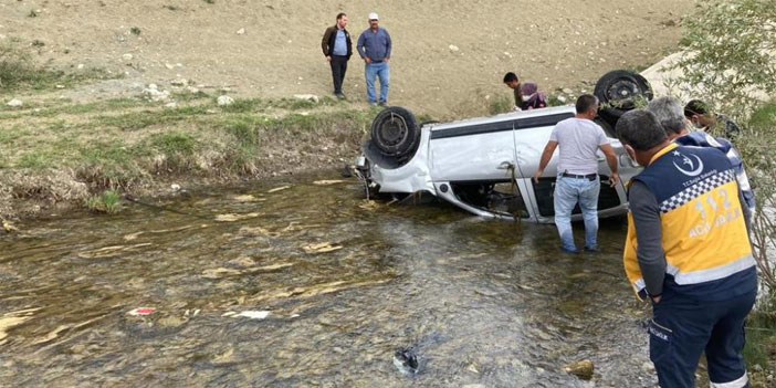 Dereye yuvarlanan otomobildeki hemşire yaşamını yitirdi