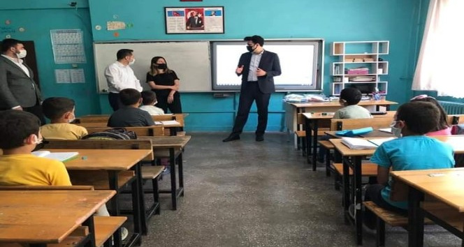 Kaymakam Kurt'tan okul ziyareti