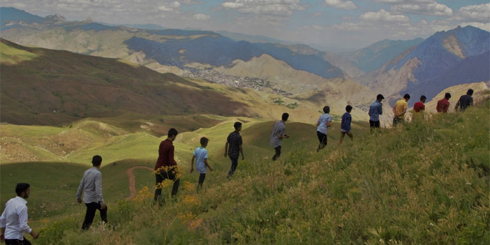 Hakkarili gençlerden doğa yürüyüşü
