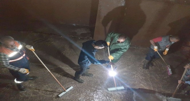 Hakkari'de su depoları temizlendi