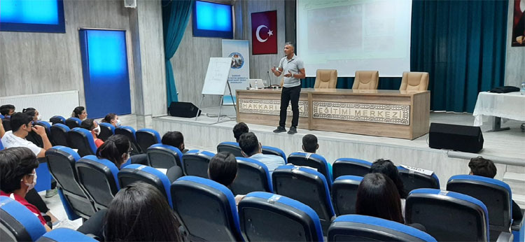 Hakkari'de hakem kursu sona erdi