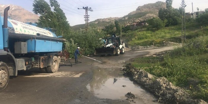 Hakkari'de kanalizasyon arızasıyla mücadele çalışması