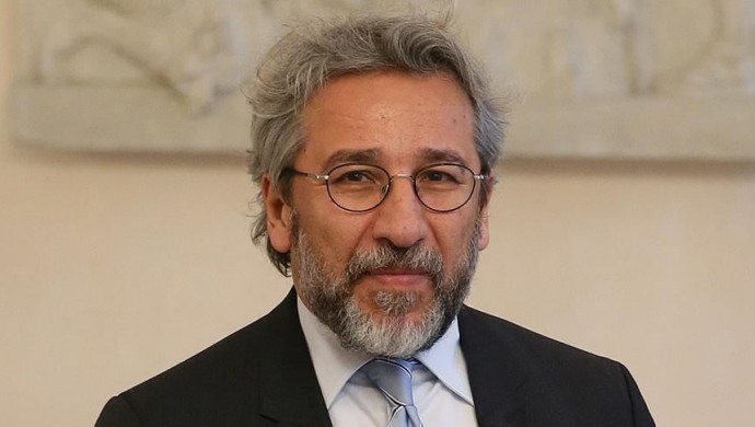 Dündar'a kırmızı bülten çıkarıldı