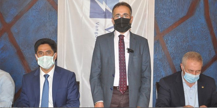 VEDAŞ Hakkari İl Müdürü Salih Eroğuz, muhtarlarla bir araya geldi