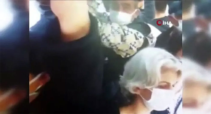 Yolcunun cüzdanını çalan hırsız kamerada