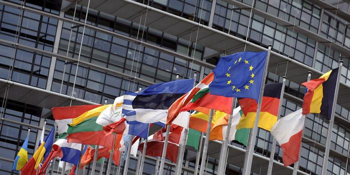 AB Komisyonu ve Avrupa Parlamentosu mahkemelik oldu