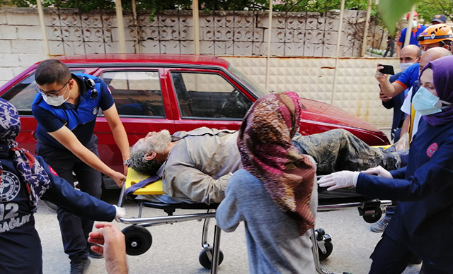 Define ararken göçük altında kaldı