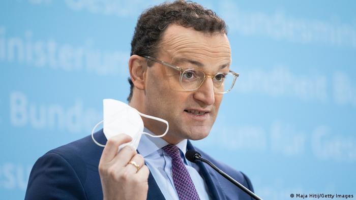 Almanya'da kalitesiz maskeler evsizlere ve engellilere dağıtılacak tartışması