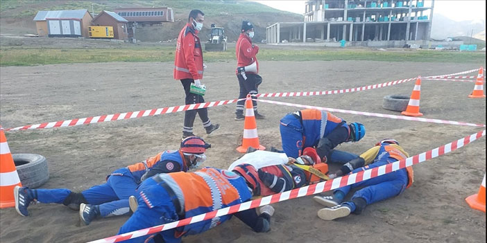 Sağlık çalışanları UMKE gönüllüsü olabilmek için zorlu eğitimlerden geçiyor