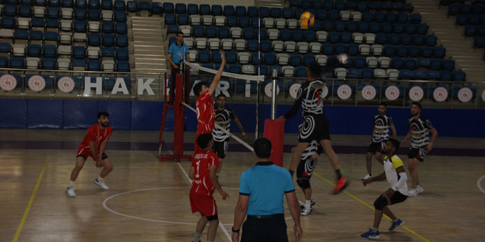 Hakkari'de Voleybol final müsabakaları heyecanı yaşanıyor