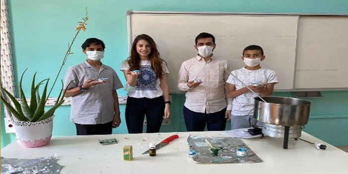 Hakkarili öğrenciler bitkiden sabun yaptı