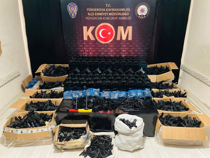 Yüksekova'da silah ve mühimmat ele geçirildi