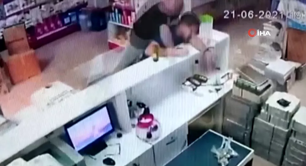 Asma kattan oğlunun üzerine düştü