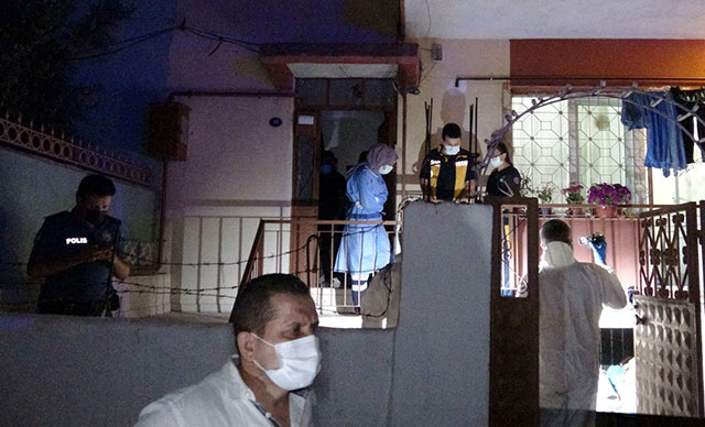 Bıçaklayarak öldürdüğü annesini çuvala koydu