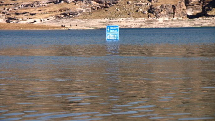 Hasankeyf’te su seviyesi düştü, tarih gün yüzüne çıktı