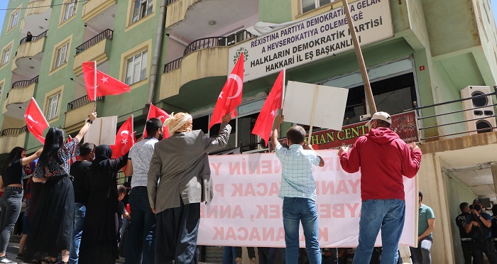 Hakkari'de HDP önündeki eylem 10'uncu haftasında
