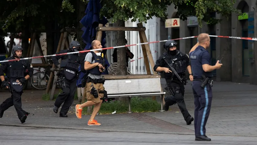 Bıçaklı saldırı: 3 ölü, 6 yaralı