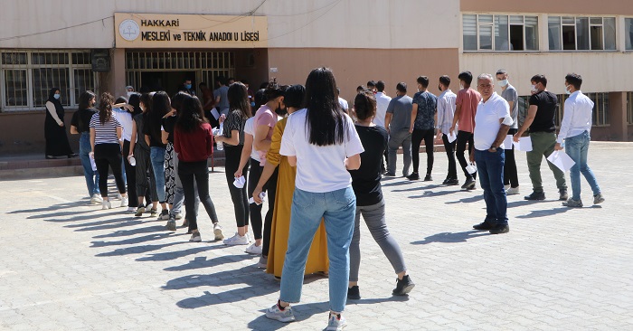 Hakkari'de Üniversite adaylarının YKS maratonu başladı