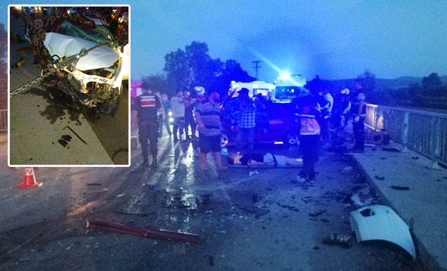 İki otomobil kafa kafaya çarpıştı: 3 ölü, 5 yaralı