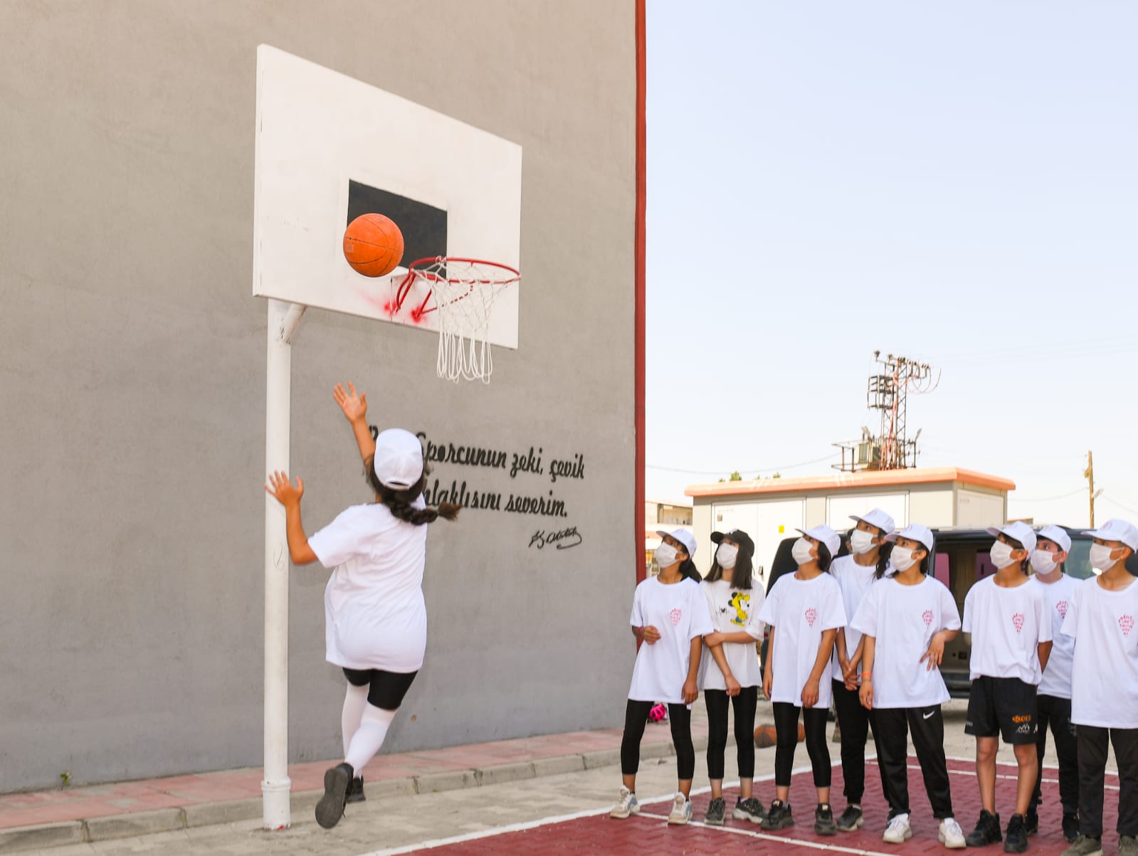 Bakan Selçuk'un Hakkari temasları