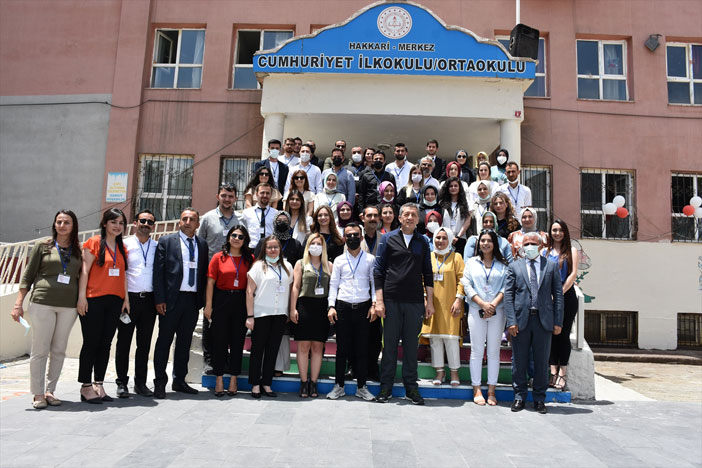 Milli Eğitim Bakanı Ziya Selçuk Hakkari'de gençlerle rafting yaptı: