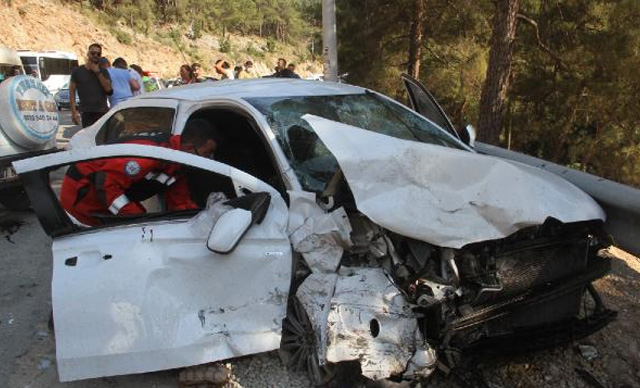 Cip ile otomobil çarpıştı: 8 yaralı