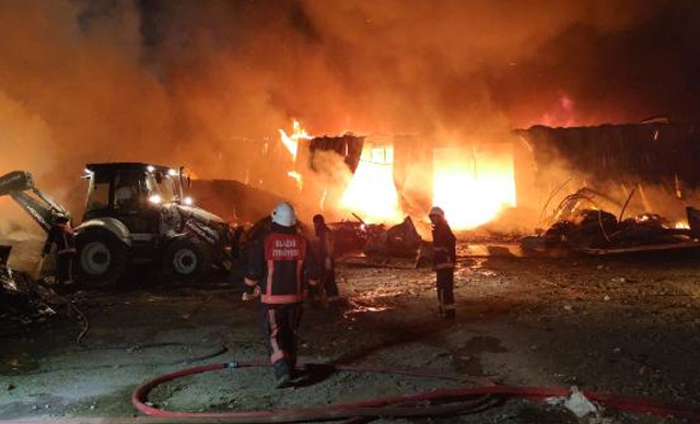 Geri dönüşüm tesisinde yangın