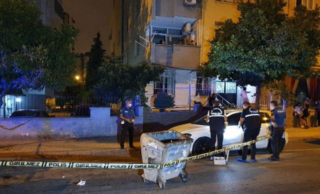 Cadde ortasında bıçaklı kavga: 2 yaralı