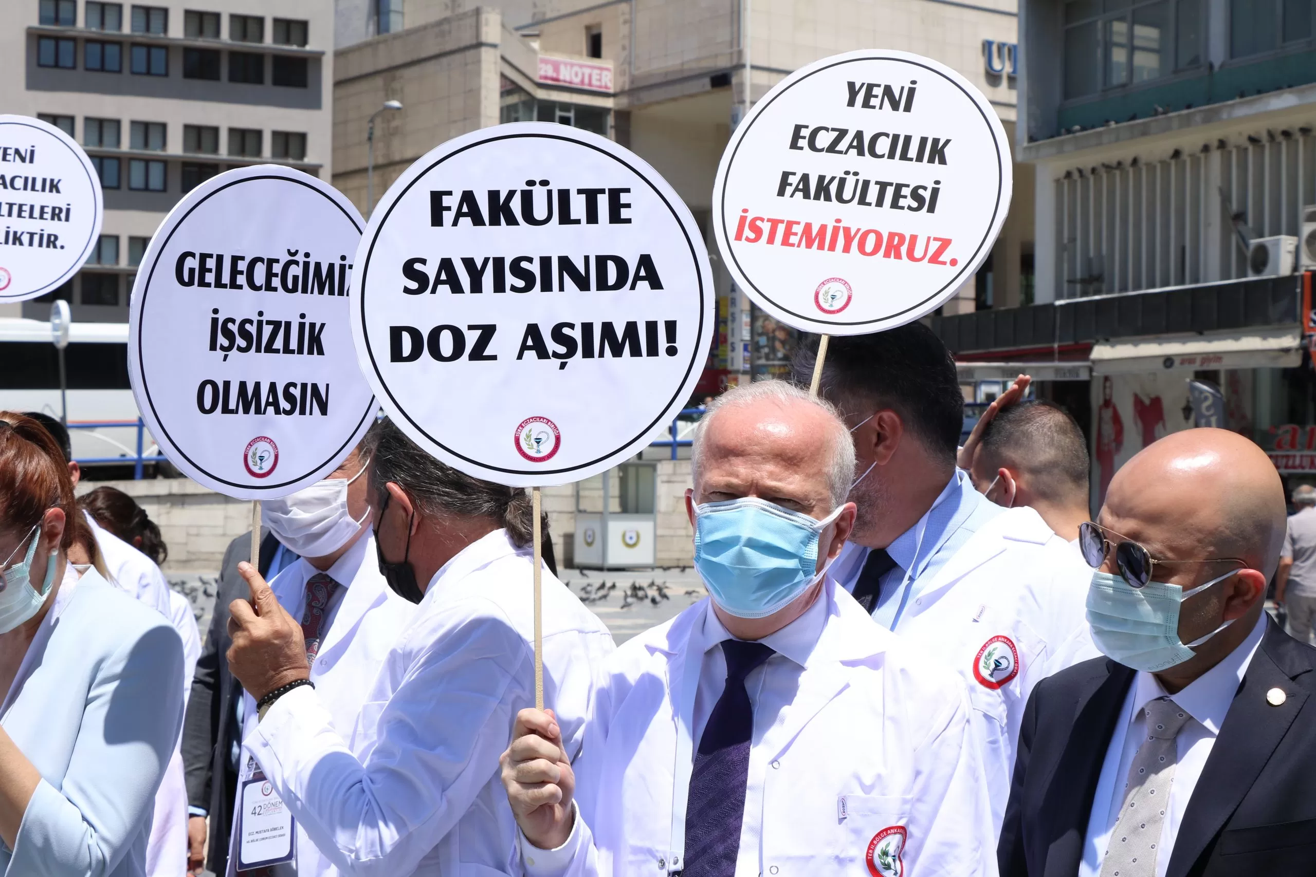 Eczacılardan YÖK eylemi