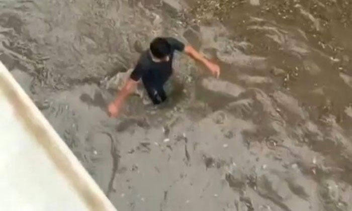 Selden kaçarken akıma kapıldı