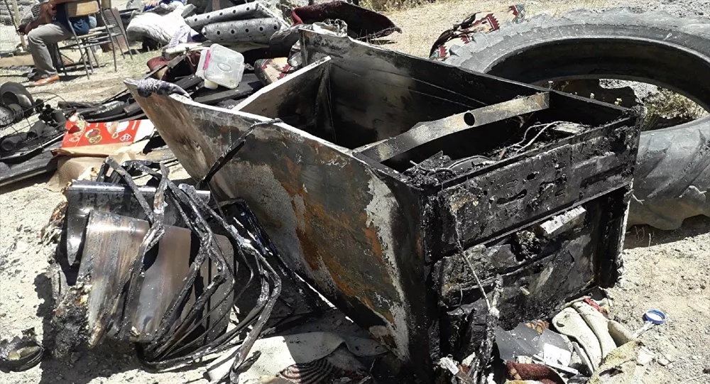 Buzdolabı patladı: Ev kullanılamaz hale geldi