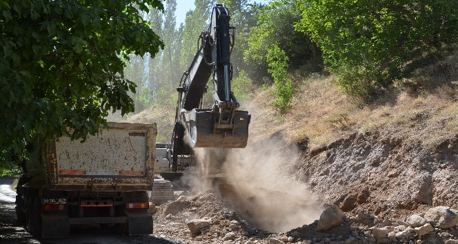 Ağaçdibi köyü otoban gibi yola kavuşuyor