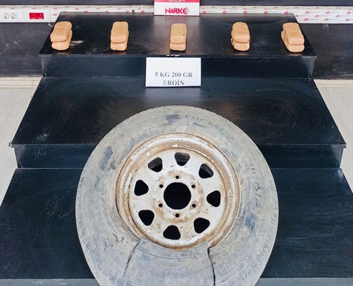 Hakkari'de 5 kilo 200 gram eroin ele geçirildi
