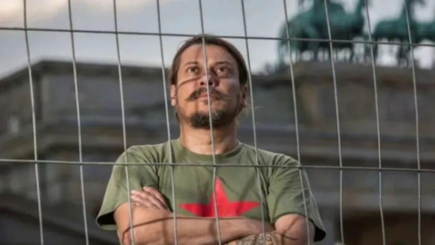 Gazeteci evinde saldırıya uğradı