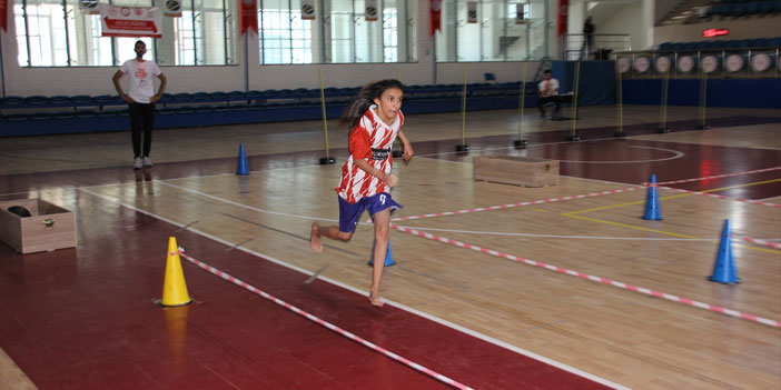 Hakkari'de öğrenciler spor lisesine girmek için kıyasıya yarıştı