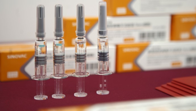 Sinovac aşısının bir serisini 'acil' kodu ile toplattı! g