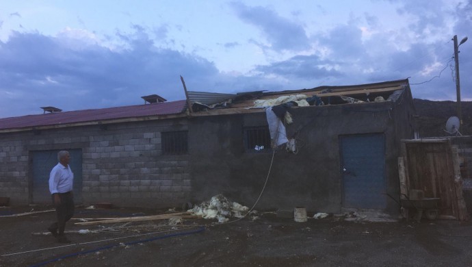 Iğdır’da sel: Ev ve ahırları su bastı