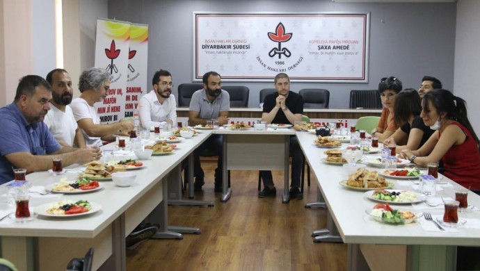 İHD gazetecilerle bir araya geldi