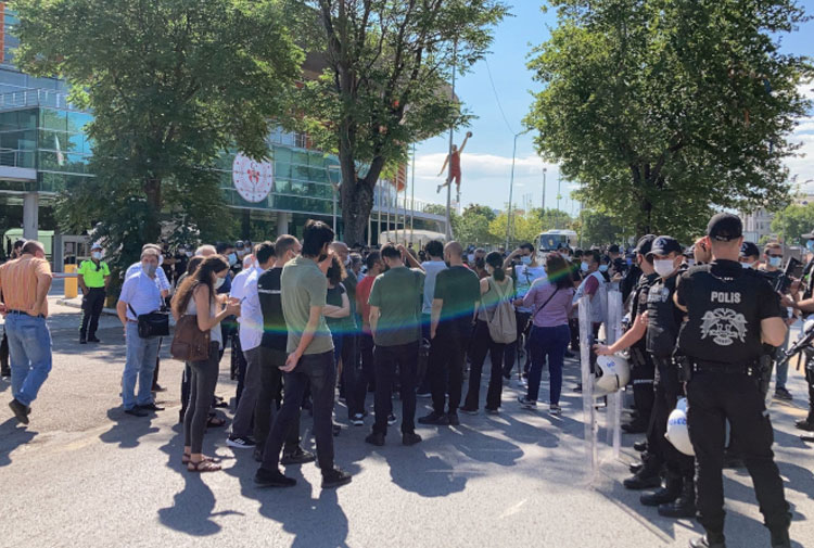 10 Ekim anmasına müdahale: 13 gözaltı