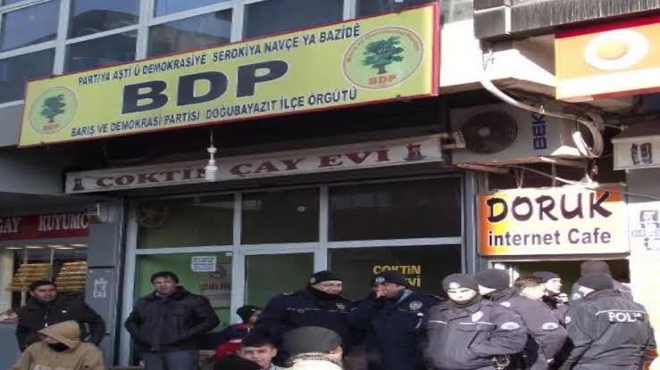 Kürtçe Tabelaya Ceza