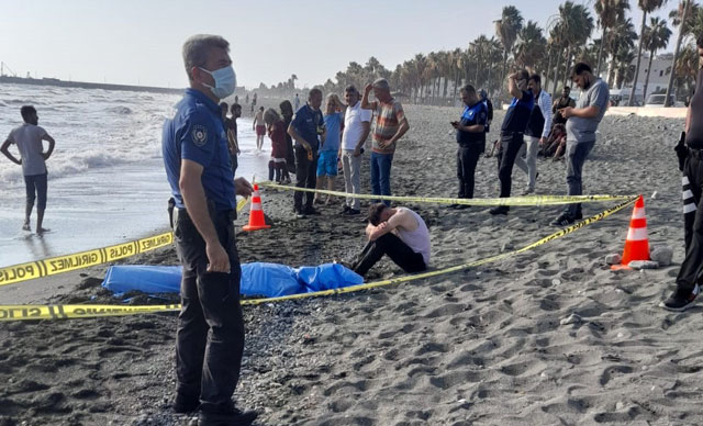 Denize giren iki arkadaştan biri boğuldu, diğeri kayboldu