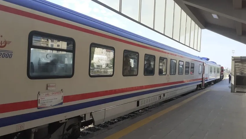 Doğu Ekspresi'nin Kars-Ankara seferi yeniden başladı