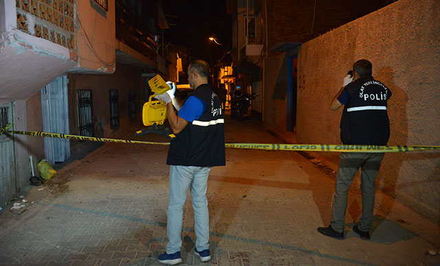 Sokak ortasında silahlı kavga: 3 yaralı